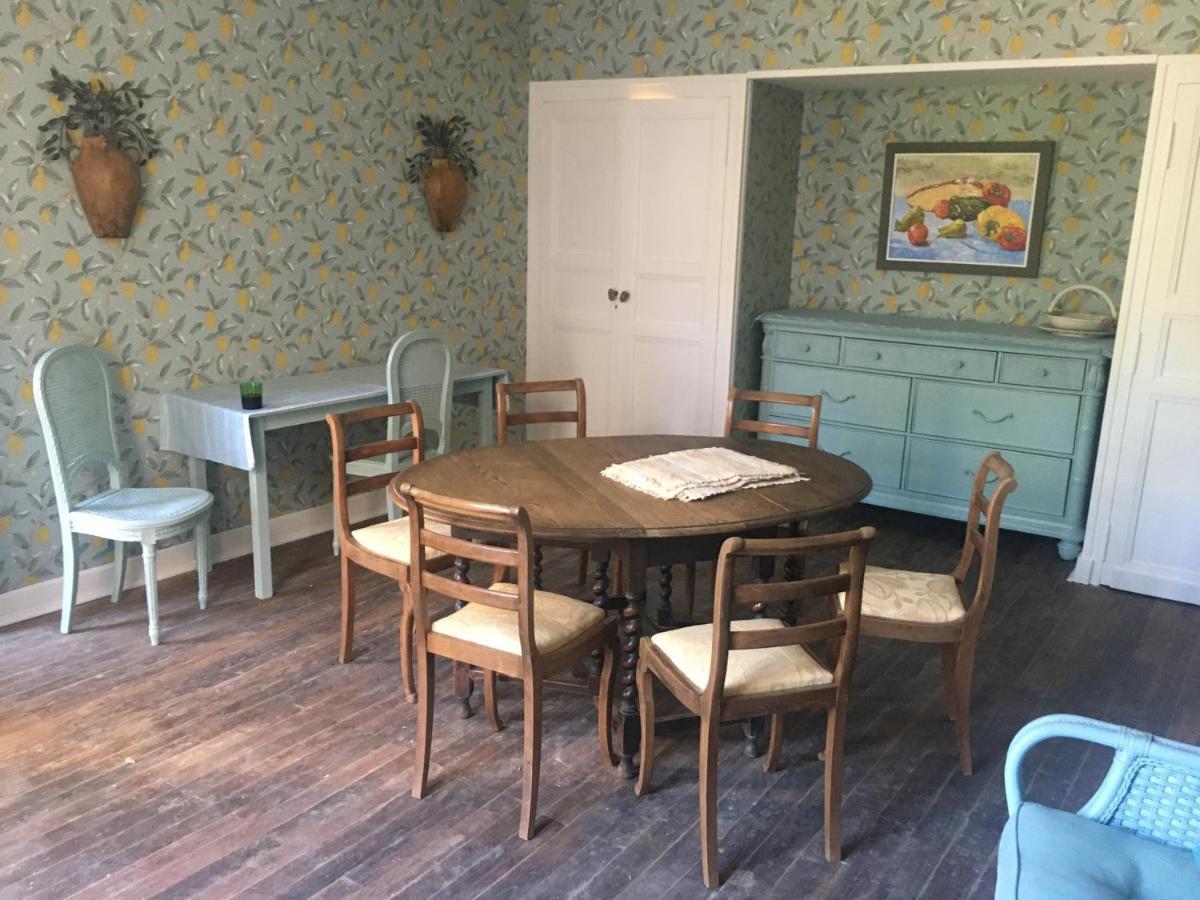 Les Deux Colombiers Bed & Breakfast Chapdeuil ภายนอก รูปภาพ