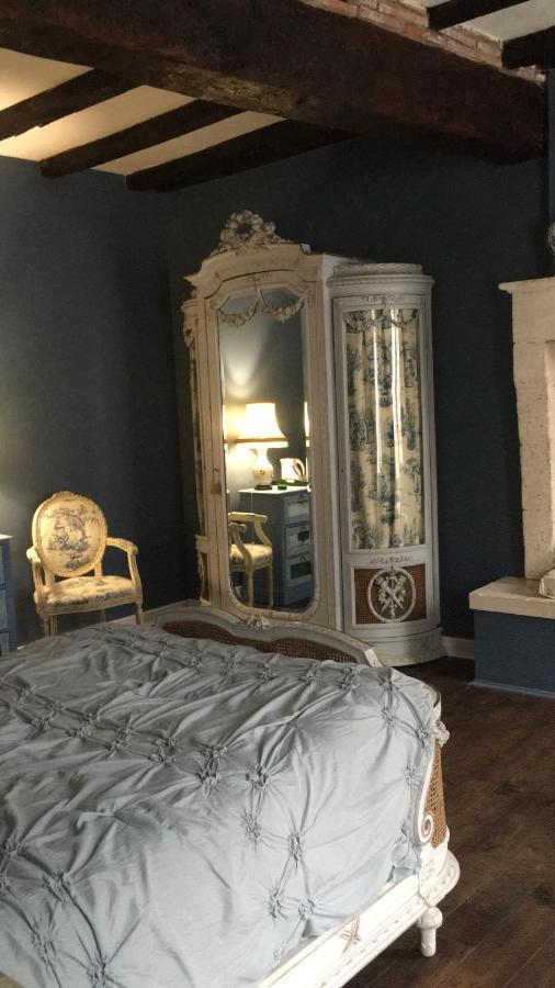 Les Deux Colombiers Bed & Breakfast Chapdeuil ภายนอก รูปภาพ