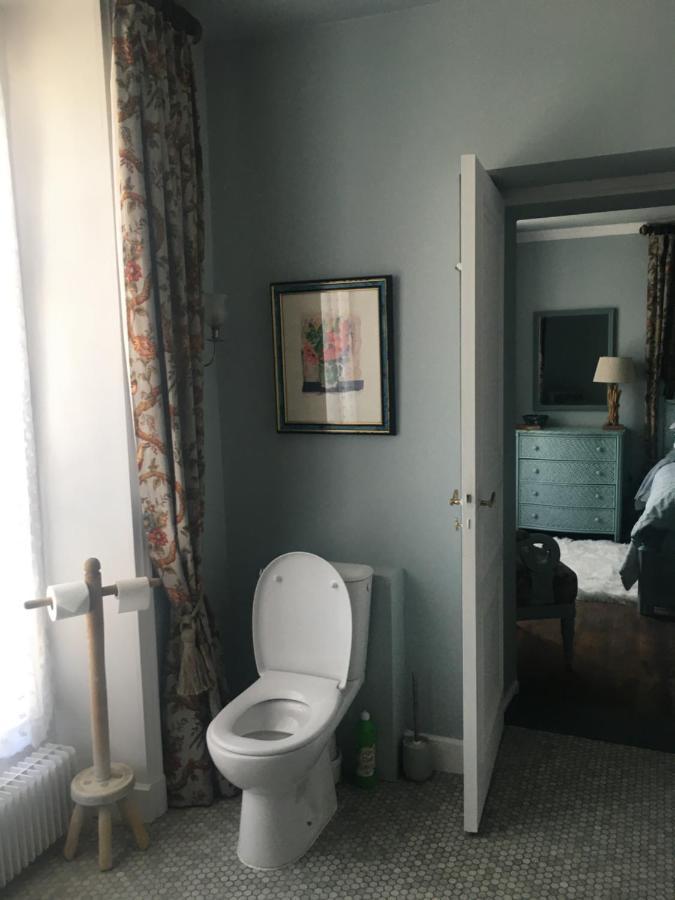 Les Deux Colombiers Bed & Breakfast Chapdeuil ภายนอก รูปภาพ