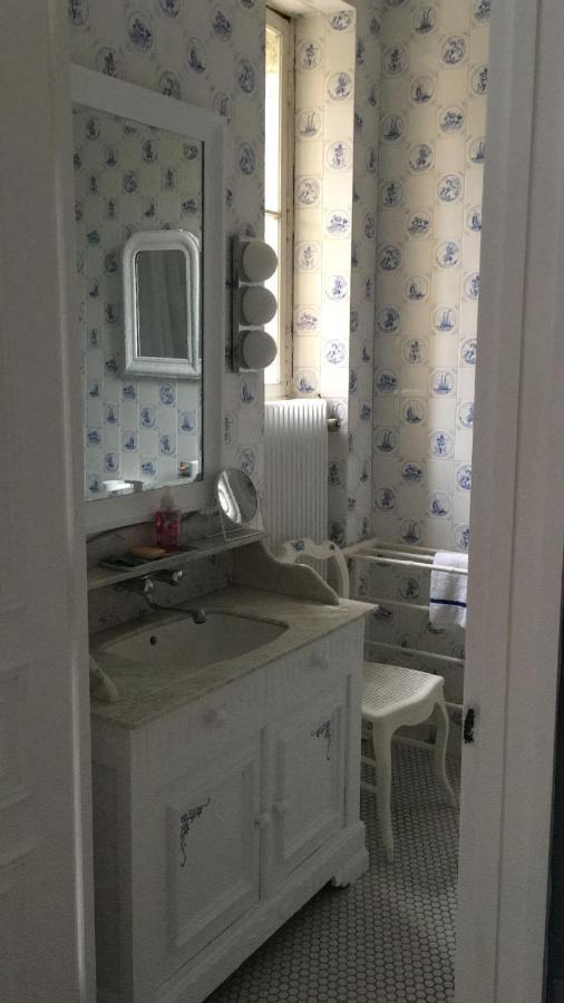 Les Deux Colombiers Bed & Breakfast Chapdeuil ภายนอก รูปภาพ