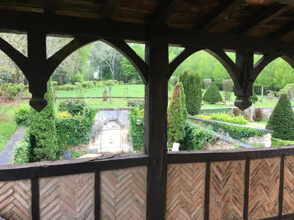 Les Deux Colombiers Bed & Breakfast Chapdeuil ภายนอก รูปภาพ