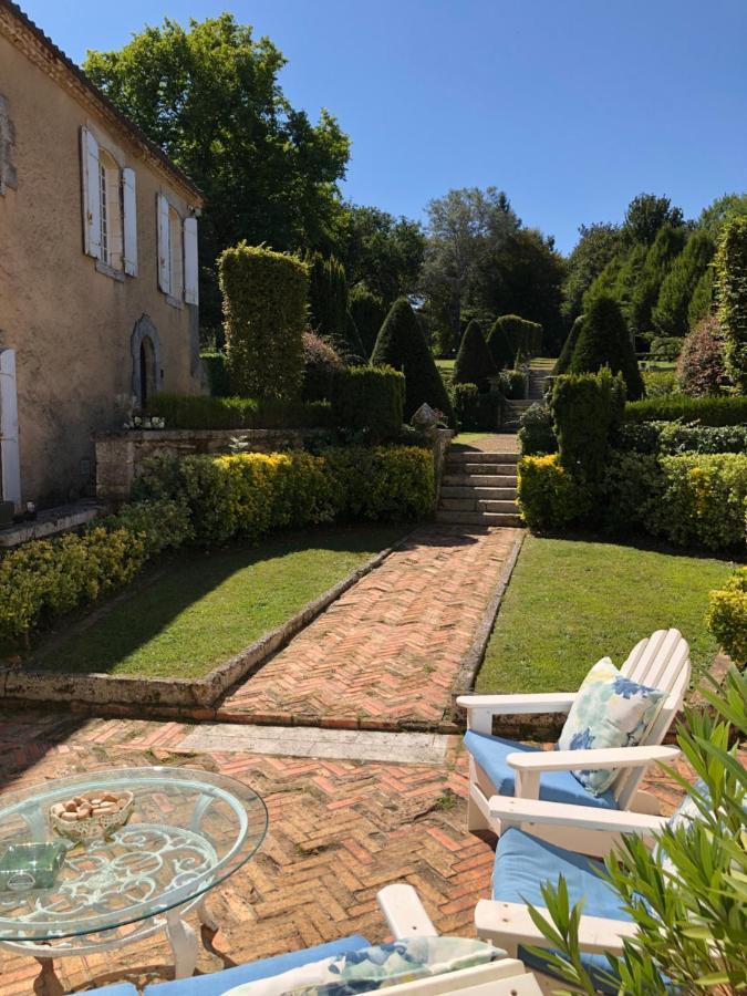Les Deux Colombiers Bed & Breakfast Chapdeuil ภายนอก รูปภาพ