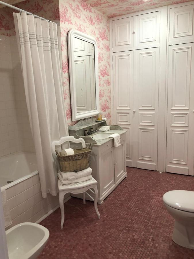 Les Deux Colombiers Bed & Breakfast Chapdeuil ภายนอก รูปภาพ