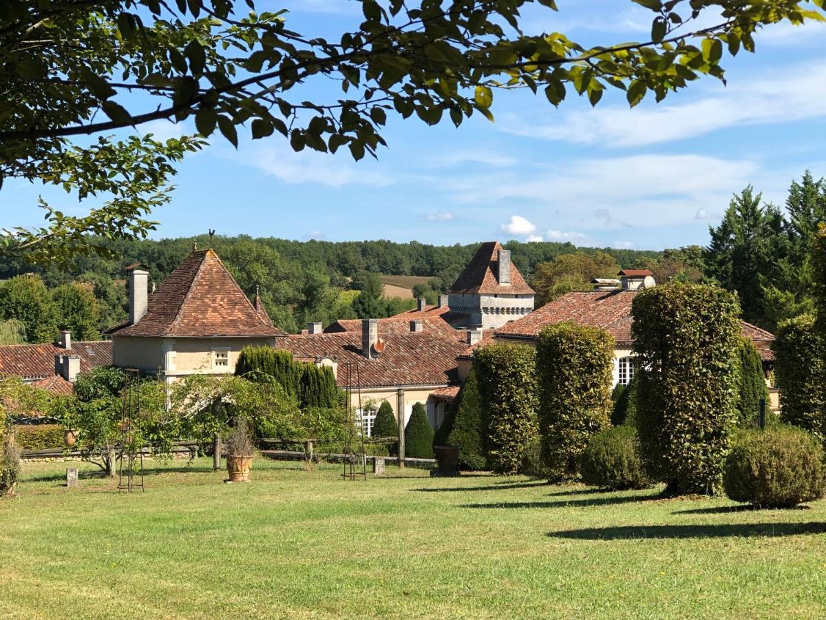 Les Deux Colombiers Bed & Breakfast Chapdeuil ภายนอก รูปภาพ