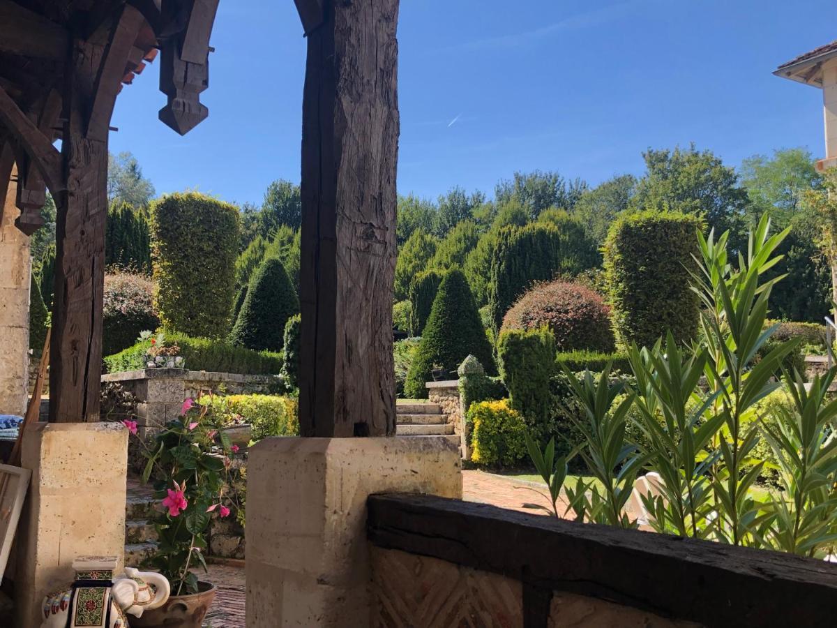 Les Deux Colombiers Bed & Breakfast Chapdeuil ภายนอก รูปภาพ