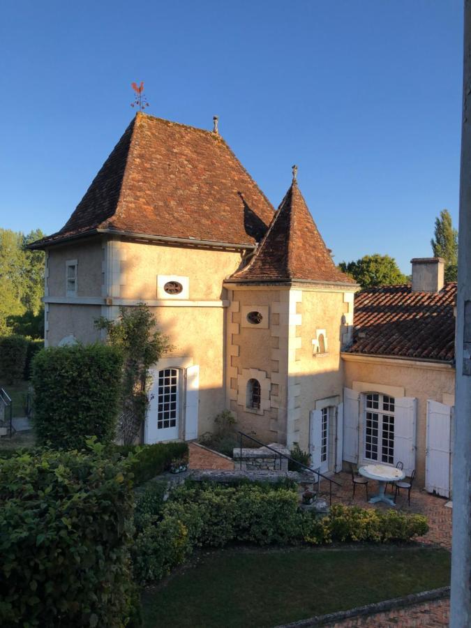 Les Deux Colombiers Bed & Breakfast Chapdeuil ภายนอก รูปภาพ
