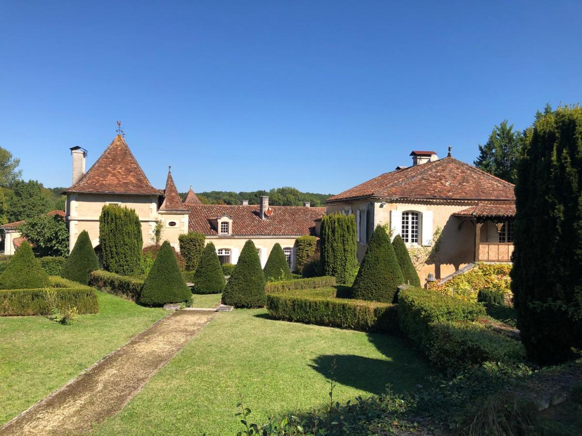 Les Deux Colombiers Bed & Breakfast Chapdeuil ภายนอก รูปภาพ
