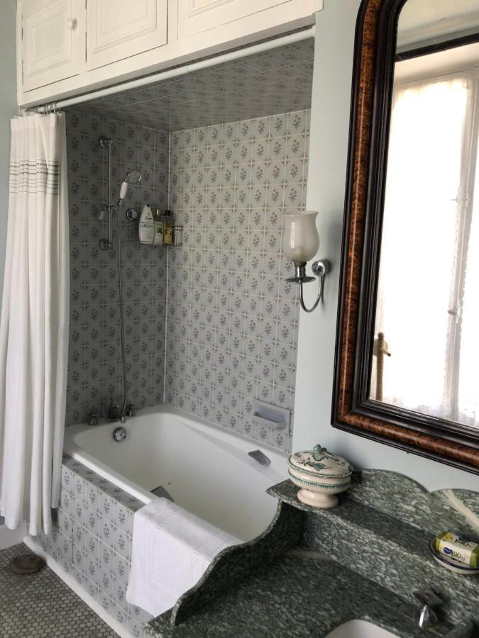 Les Deux Colombiers Bed & Breakfast Chapdeuil ภายนอก รูปภาพ